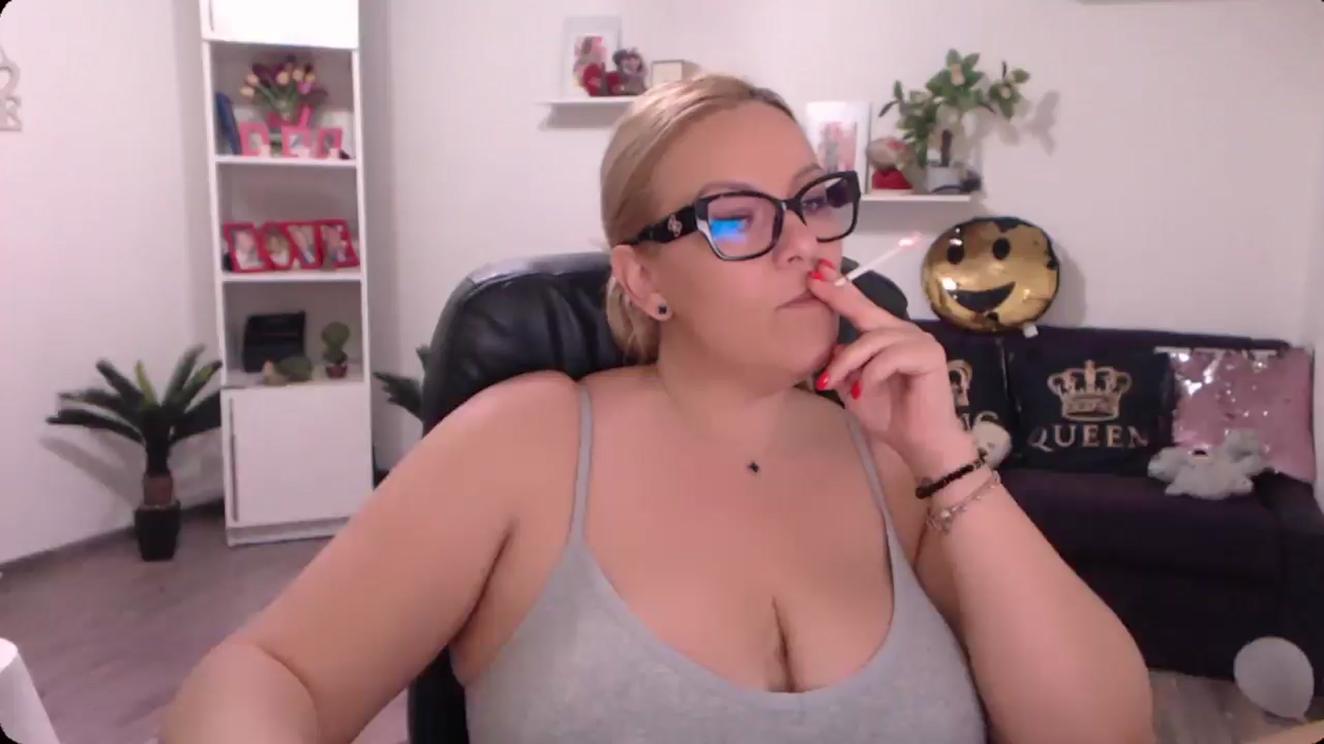 Gallery image thumbnail from A_baby_Boo's myfreecams stream on, 10/19/2024, 08:26 image 1 of 20