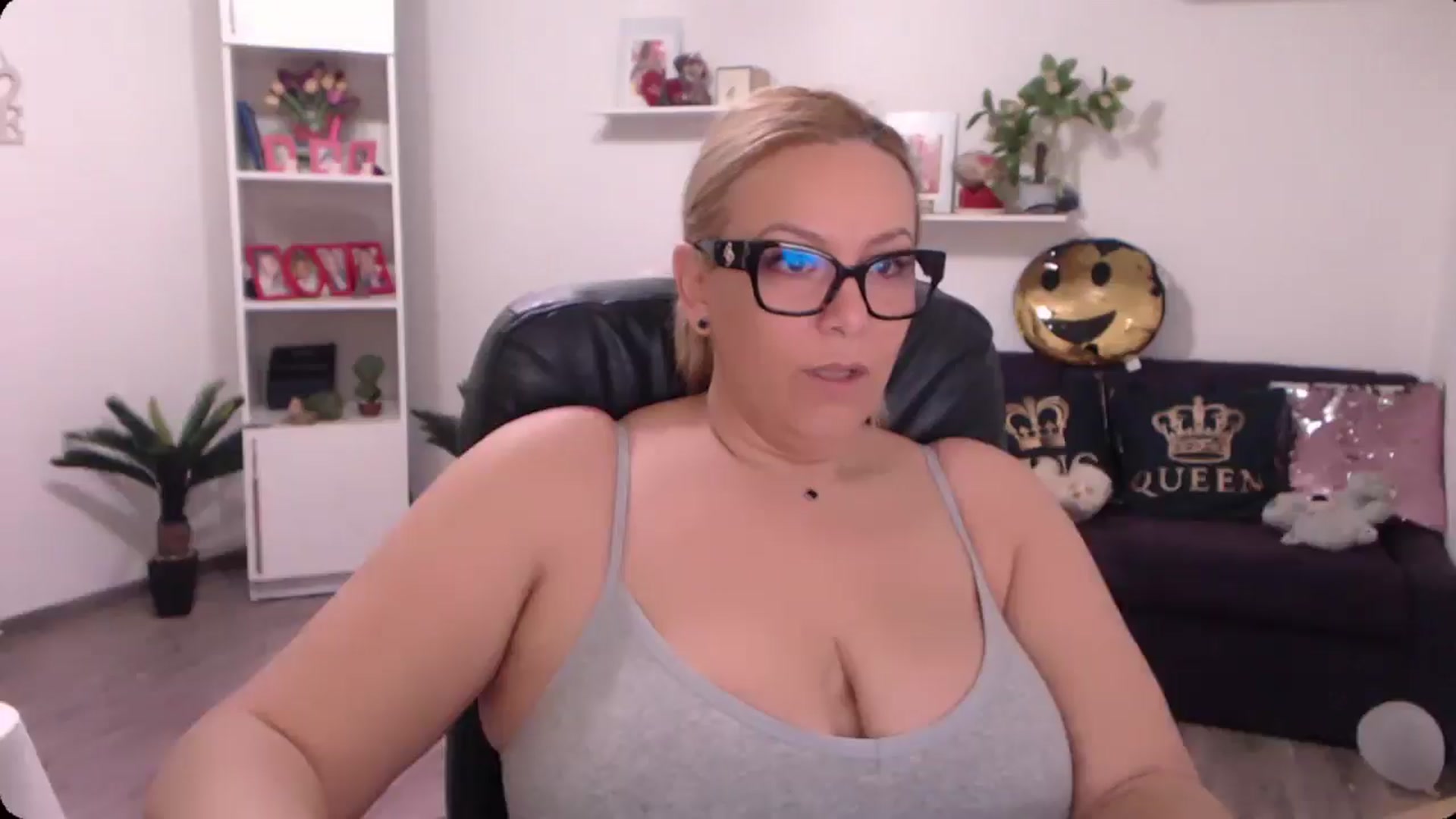 Gallery image thumbnail from A_baby_Boo's myfreecams stream on, 10/19/2024, 08:26 image 2 of 20