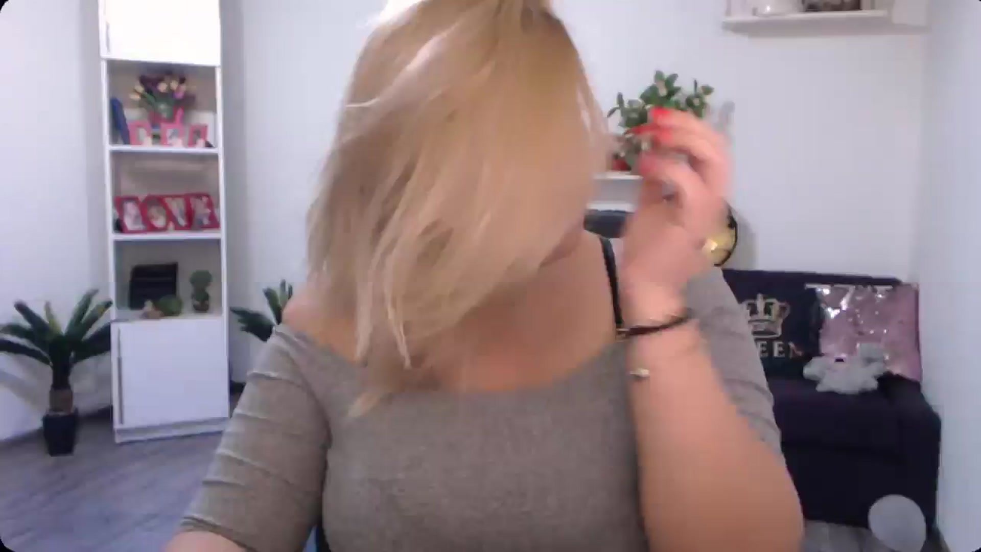 Gallery image thumbnail from A_baby_Boo's myfreecams stream on, 10/19/2024, 11:38 image 1 of 20
