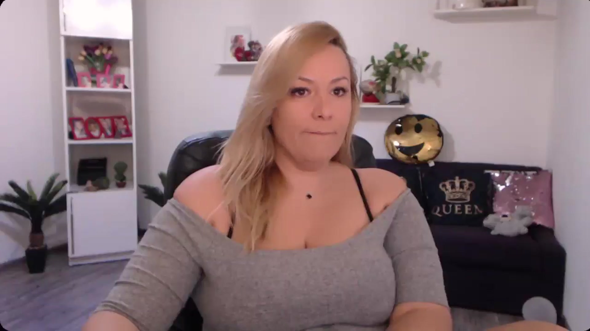 Gallery image thumbnail from A_baby_Boo's myfreecams stream on, 10/19/2024, 11:38 image 4 of 20