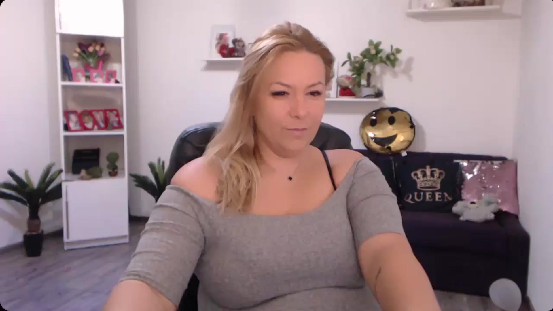 Gallery image thumbnail from A_baby_Boo's myfreecams stream on, 10/19/2024, 12:06 image 1 of 20