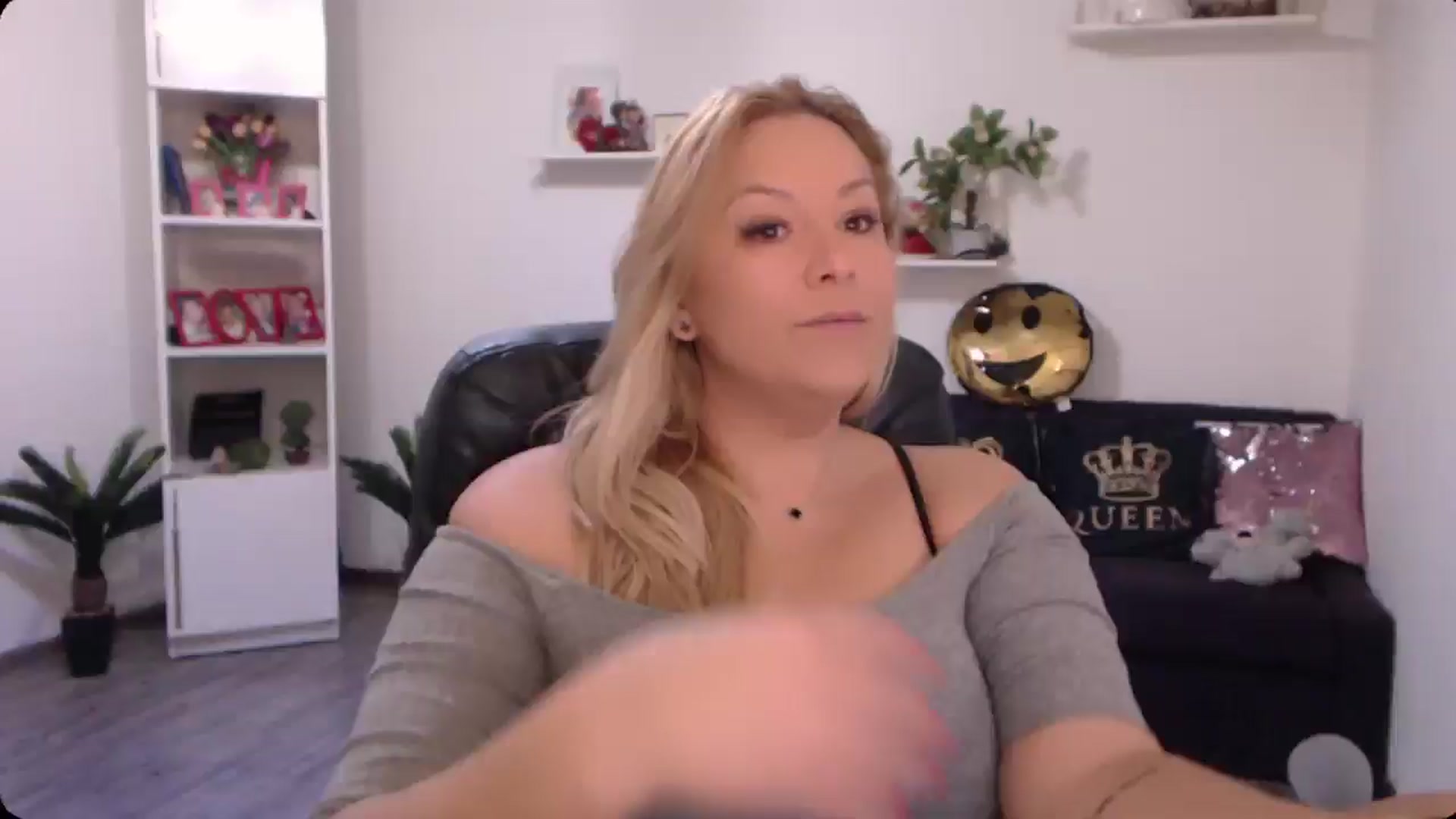 Gallery image thumbnail from A_baby_Boo's myfreecams stream on, 10/19/2024, 12:06 image 5 of 20