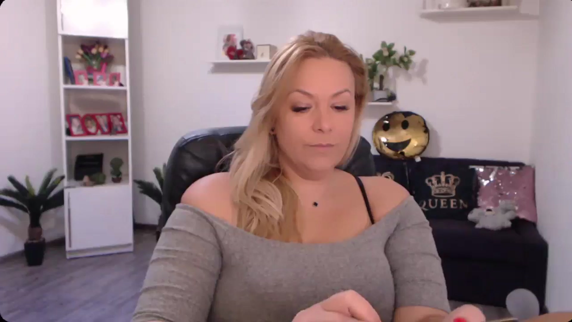 Gallery image thumbnail from A_baby_Boo's myfreecams stream on, 10/19/2024, 12:06 image 6 of 20
