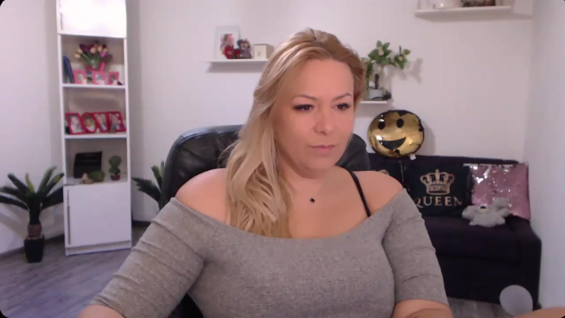Gallery image thumbnail from A_baby_Boo's myfreecams stream on, 10/19/2024, 12:06 image 3 of 20