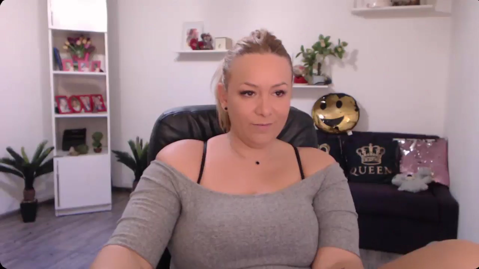 Gallery image thumbnail from A_baby_Boo's myfreecams stream on, 10/19/2024, 12:06 image 20 of 20