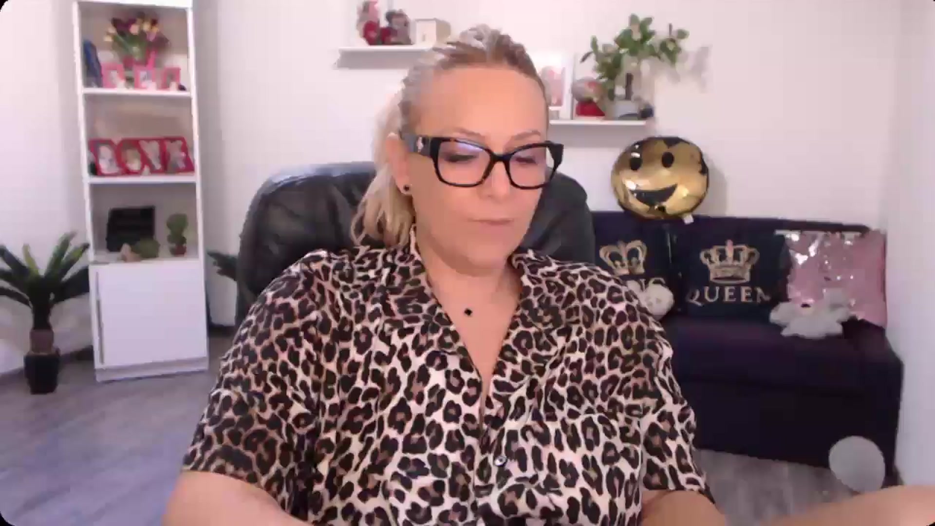 Gallery image thumbnail from A_baby_Boo's myfreecams stream on, 10/19/2024, 13:32 image 13 of 20