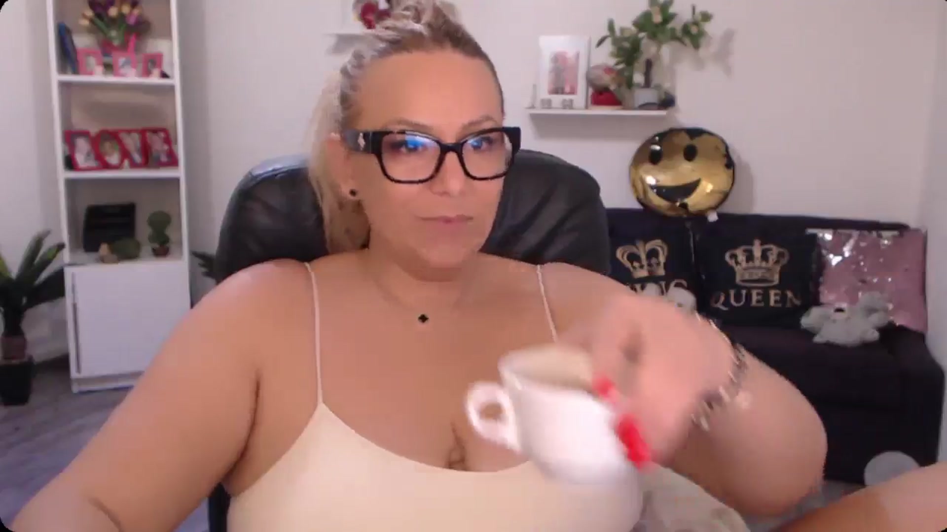 Gallery image thumbnail from A_baby_Boo's myfreecams stream on, 10/19/2024, 15:00 image 3 of 20