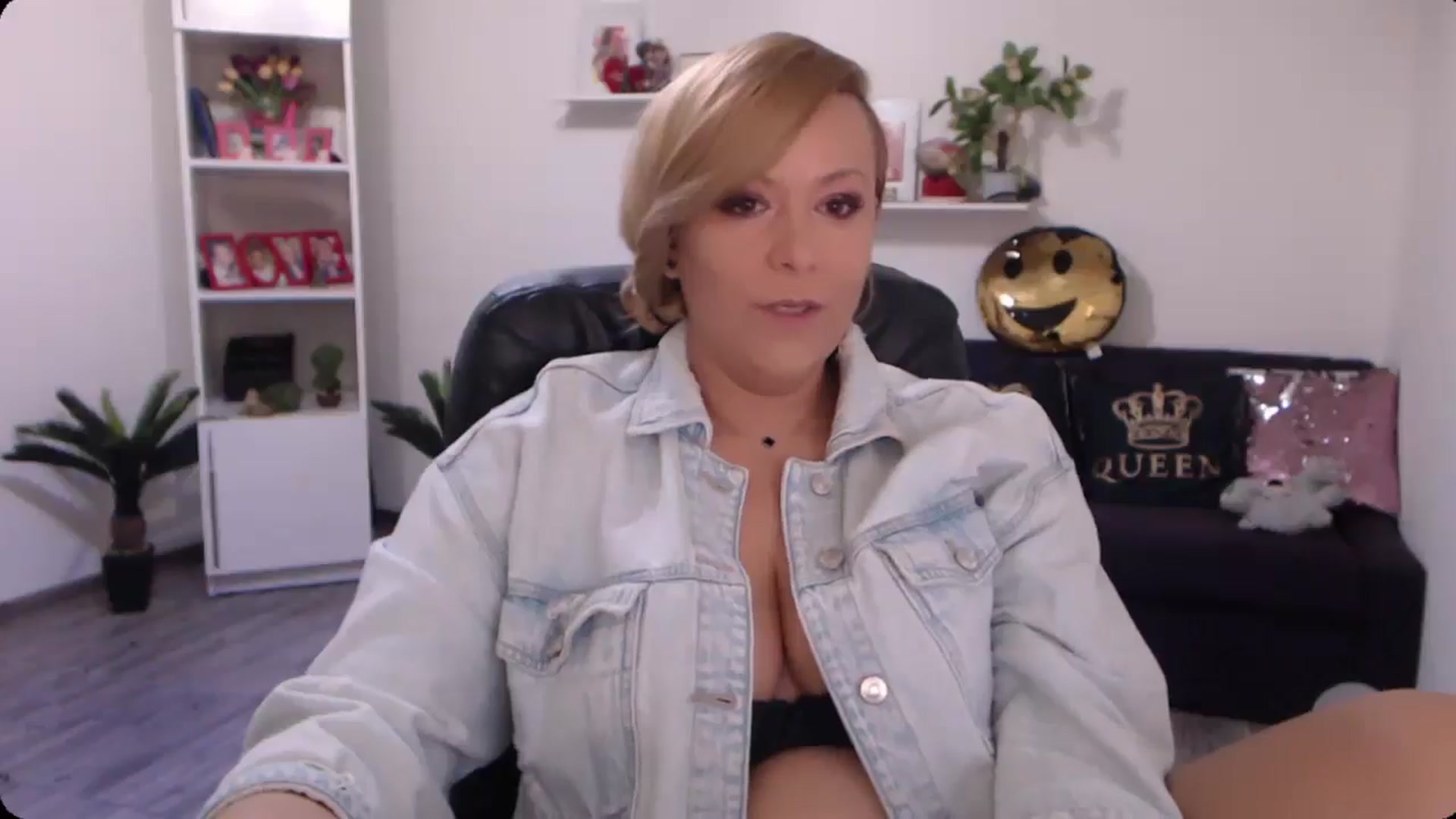 Gallery image thumbnail from A_baby_Boo's myfreecams stream on, 10/19/2024, 19:55 image 2 of 20