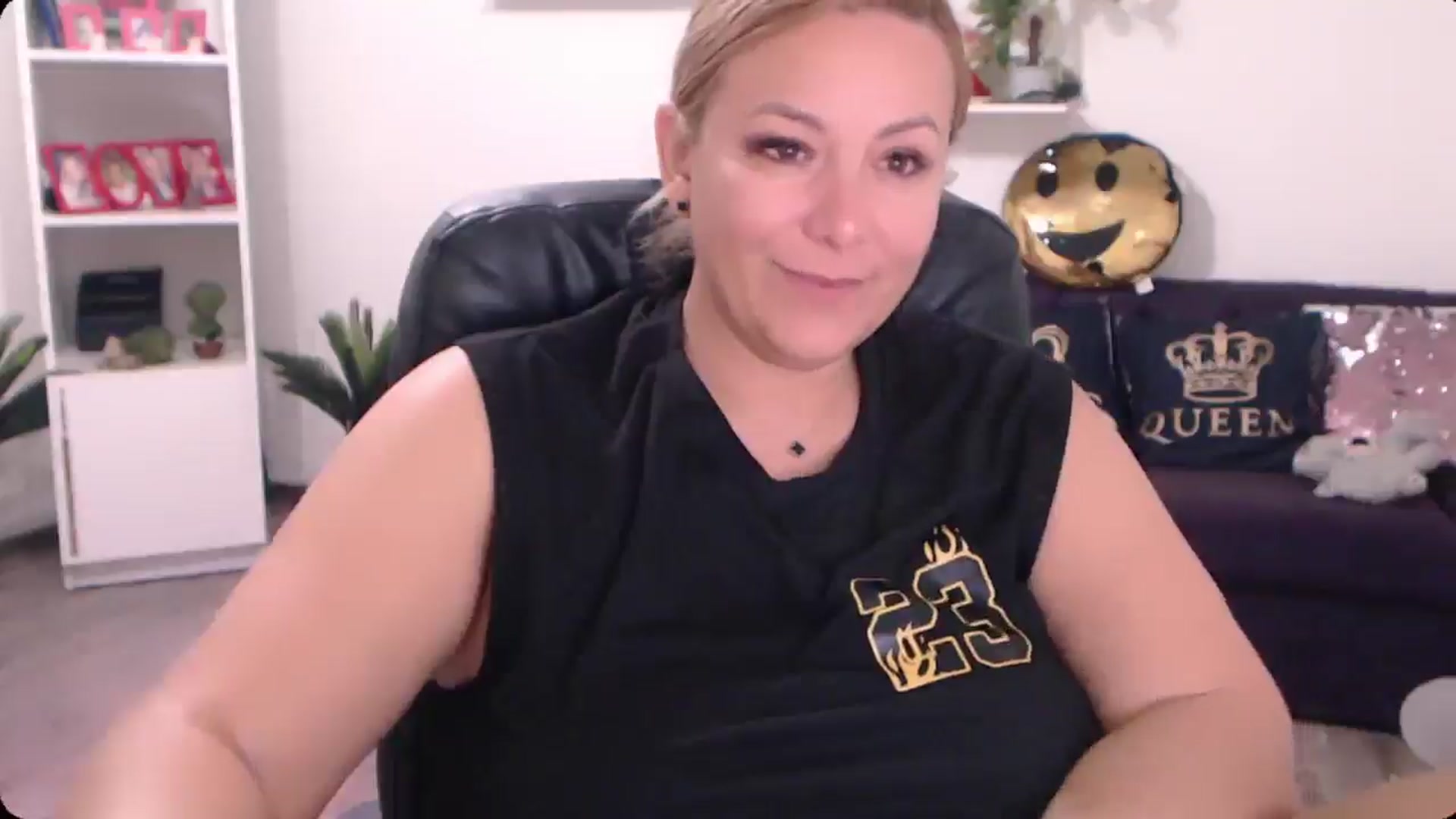 Gallery image thumbnail from A_baby_Boo's myfreecams stream on, 10/21/2024, 07:30 image 4 of 20