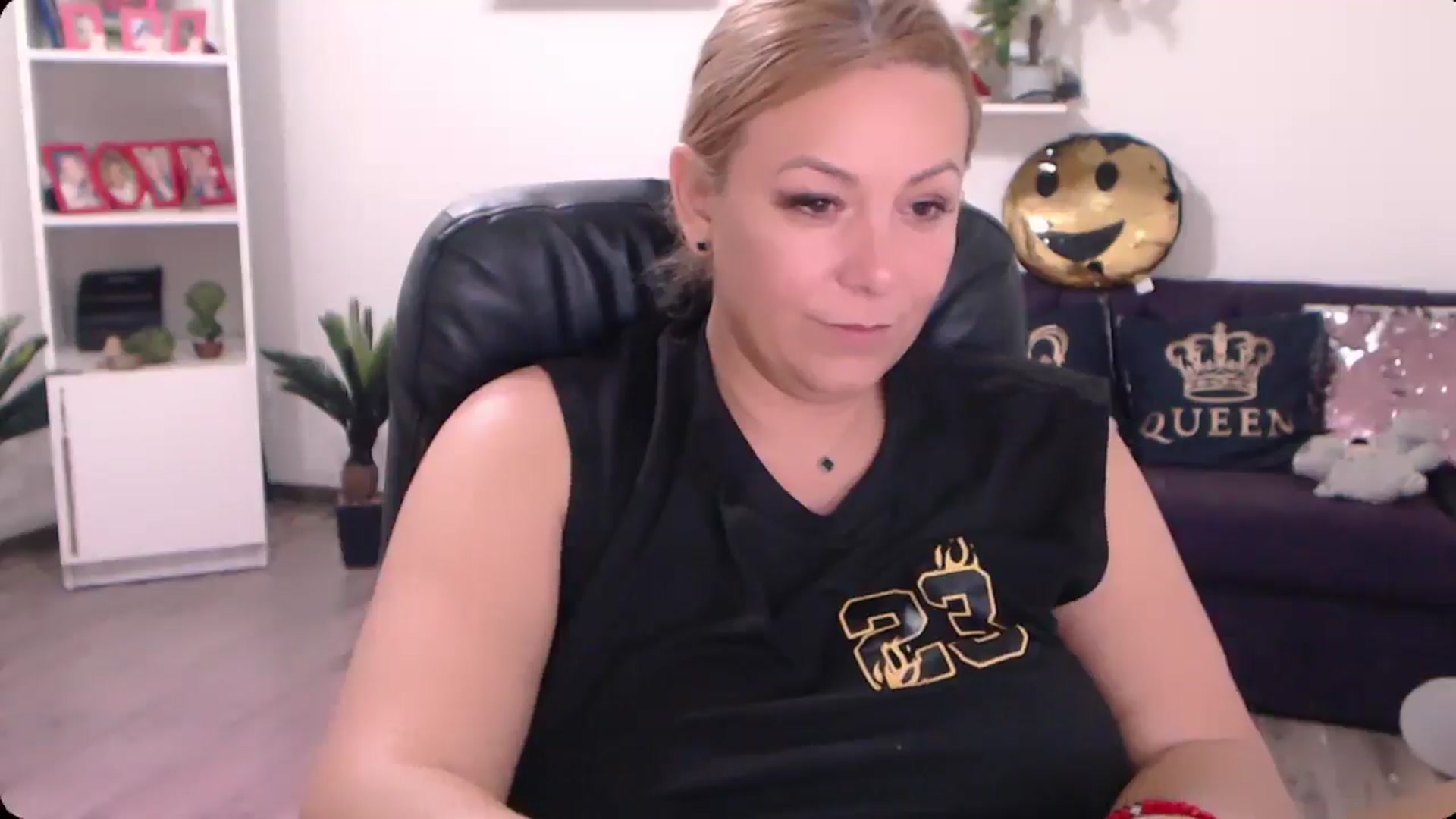 Gallery image thumbnail from A_baby_Boo's myfreecams stream on, 10/21/2024, 07:30 image 12 of 20