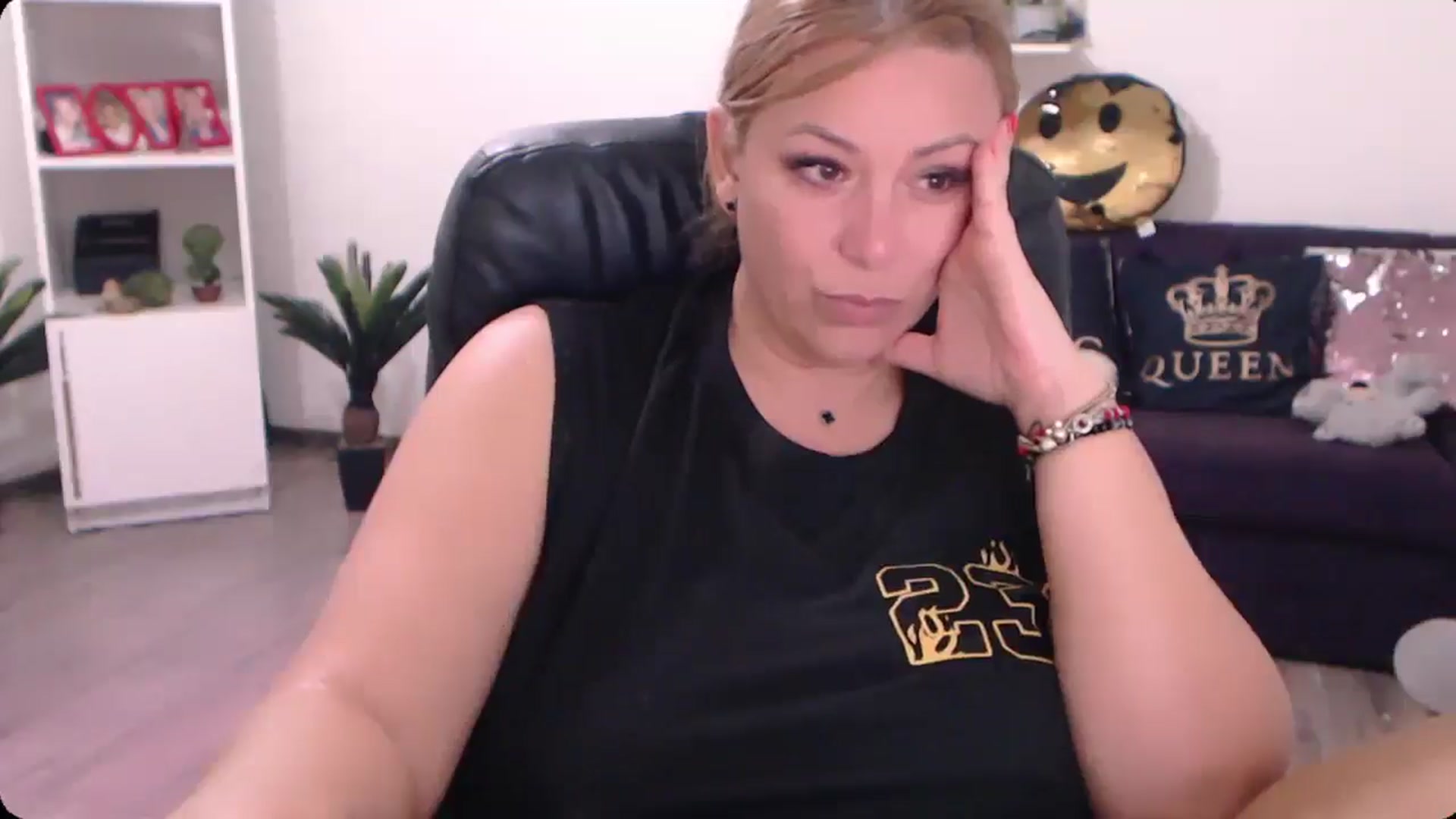 Gallery image thumbnail from A_baby_Boo's myfreecams stream on, 10/21/2024, 07:30 image 19 of 20