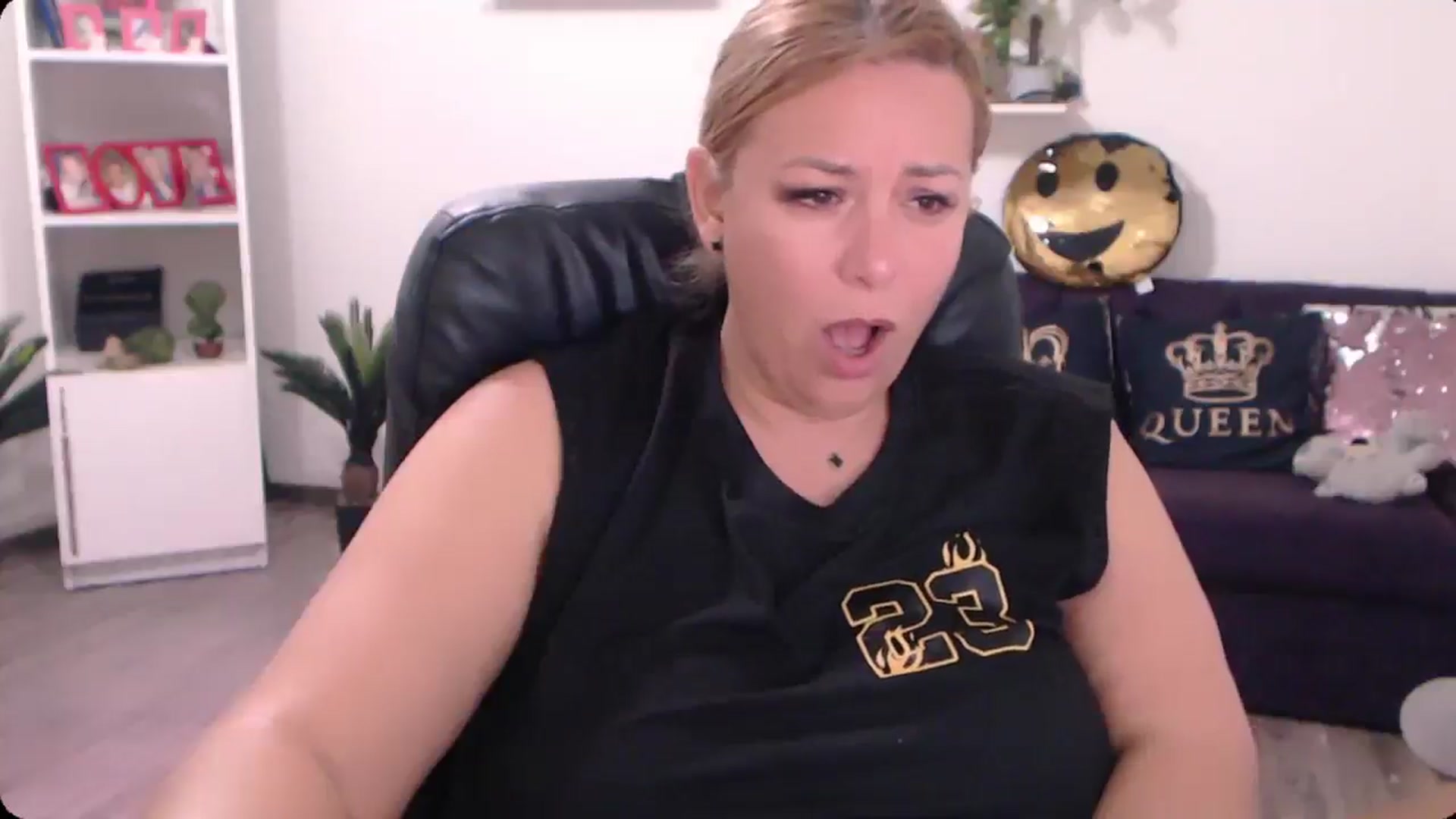 Gallery image thumbnail from A_baby_Boo's myfreecams stream on, 10/21/2024, 07:30 image 13 of 20