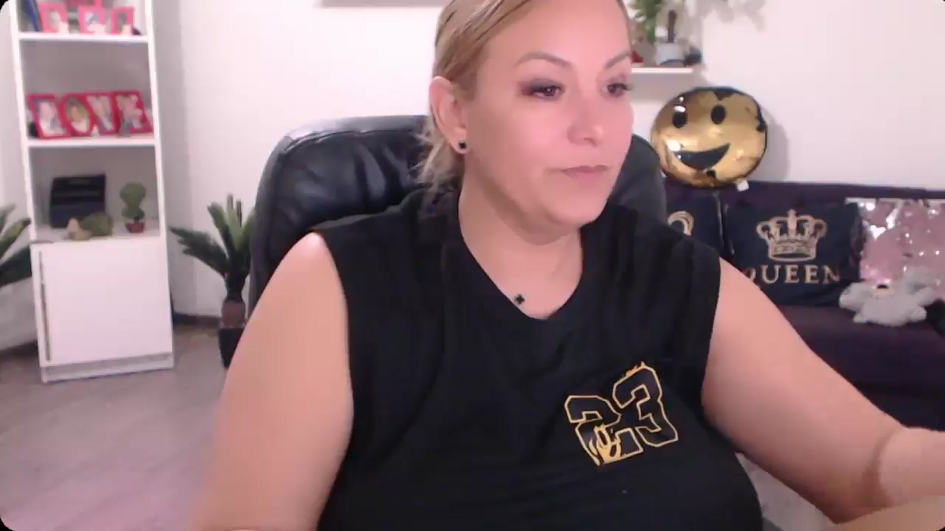 Gallery image thumbnail from A_baby_Boo's myfreecams stream on, 10/21/2024, 07:30 image 2 of 20