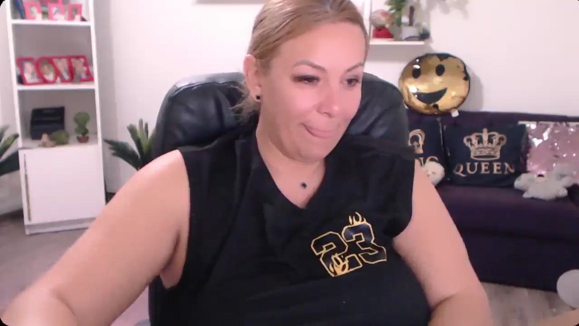 Gallery image thumbnail from A_baby_Boo's myfreecams stream on, 10/21/2024, 07:30 image 9 of 20