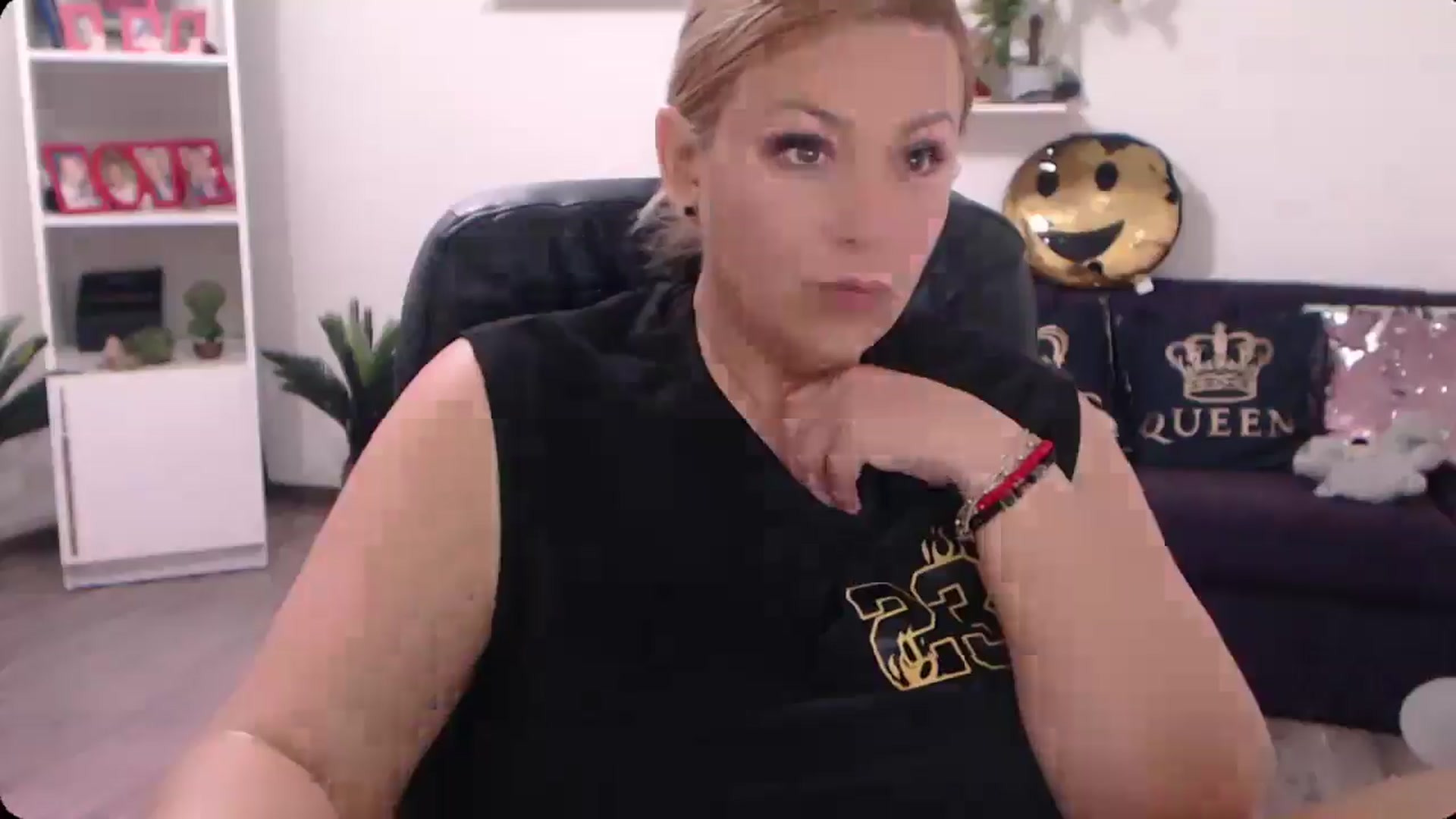 Gallery image thumbnail from A_baby_Boo's myfreecams stream on, 10/21/2024, 07:30 image 3 of 20