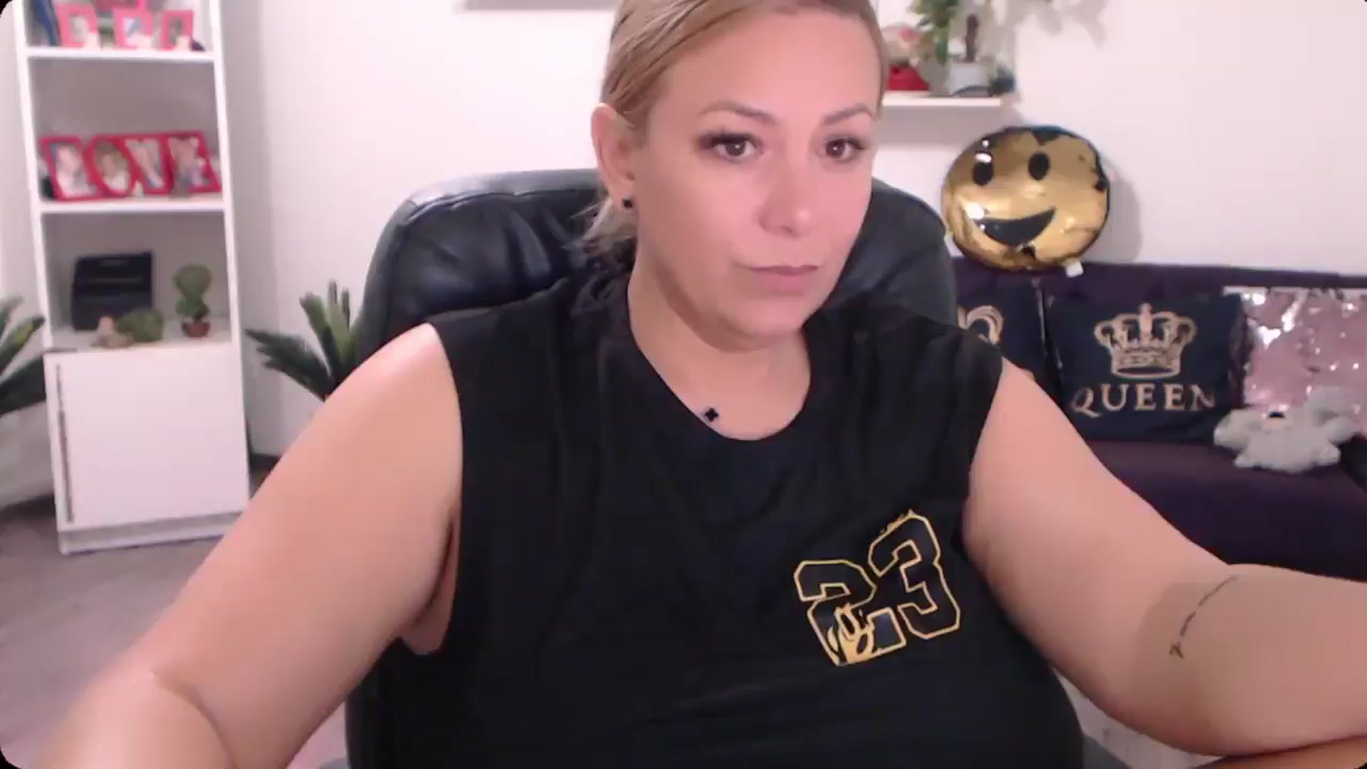 Gallery image thumbnail from A_baby_Boo's myfreecams stream on, 10/21/2024, 07:30 image 1 of 20
