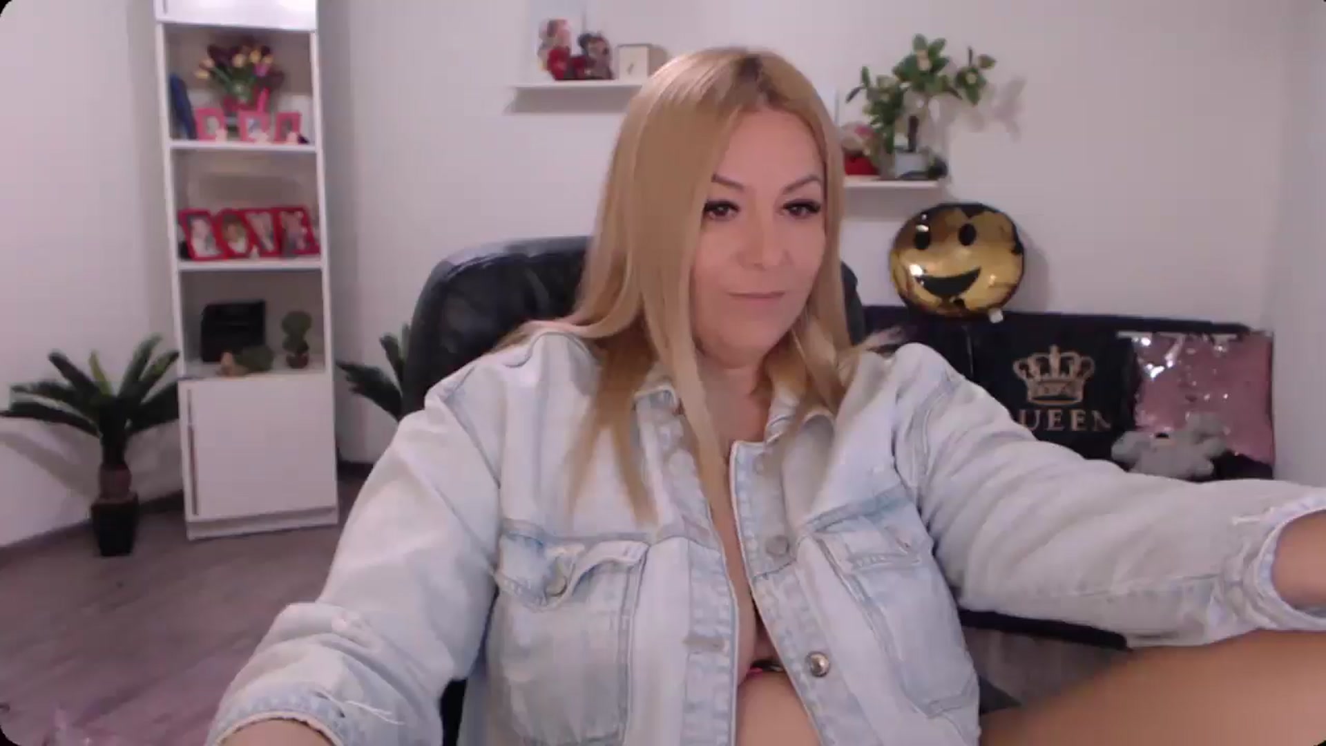 Gallery image thumbnail from A_baby_Boo's myfreecams stream on, 10/21/2024, 16:31 image 19 of 20