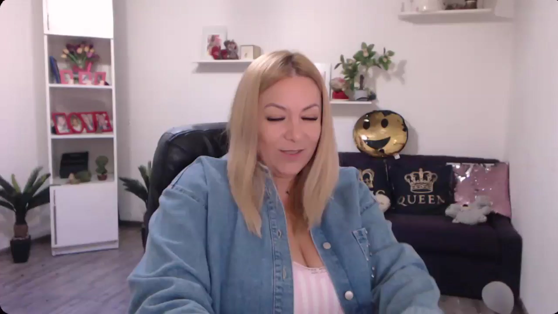 Gallery image thumbnail from A_baby_Boo's myfreecams stream on, 10/21/2024, 19:22 image 1 of 20