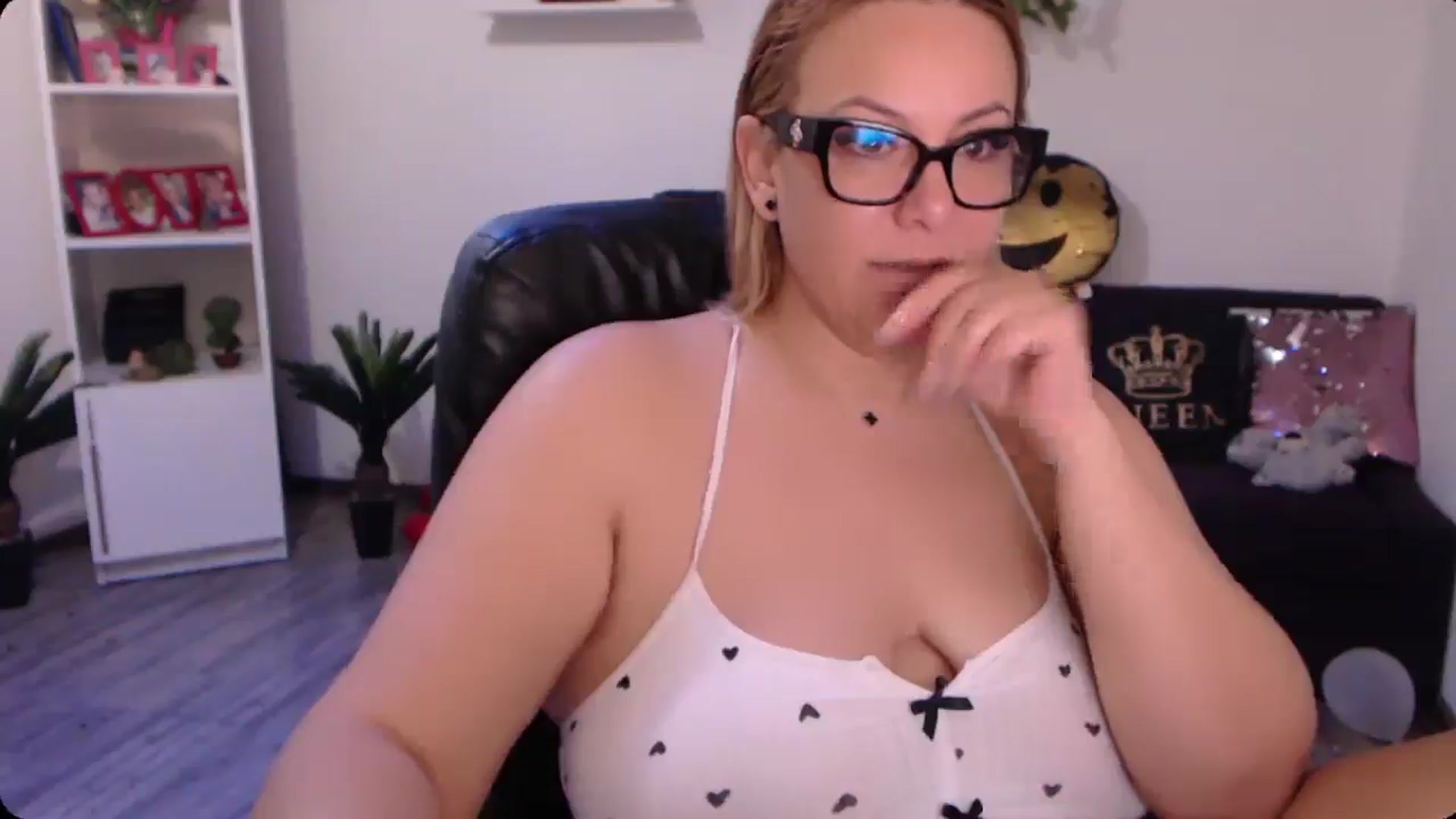 Gallery image thumbnail from A_baby_Boo's myfreecams stream on, 10/24/2024, 07:40 image 5 of 20