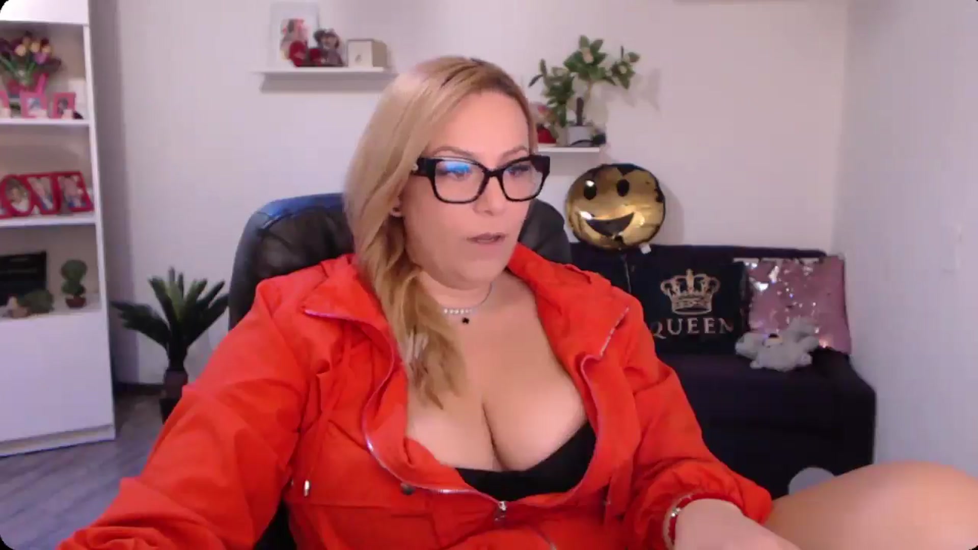 Gallery image thumbnail from A_baby_Boo's myfreecams stream on, 10/29/2024, 14:29 image 3 of 20