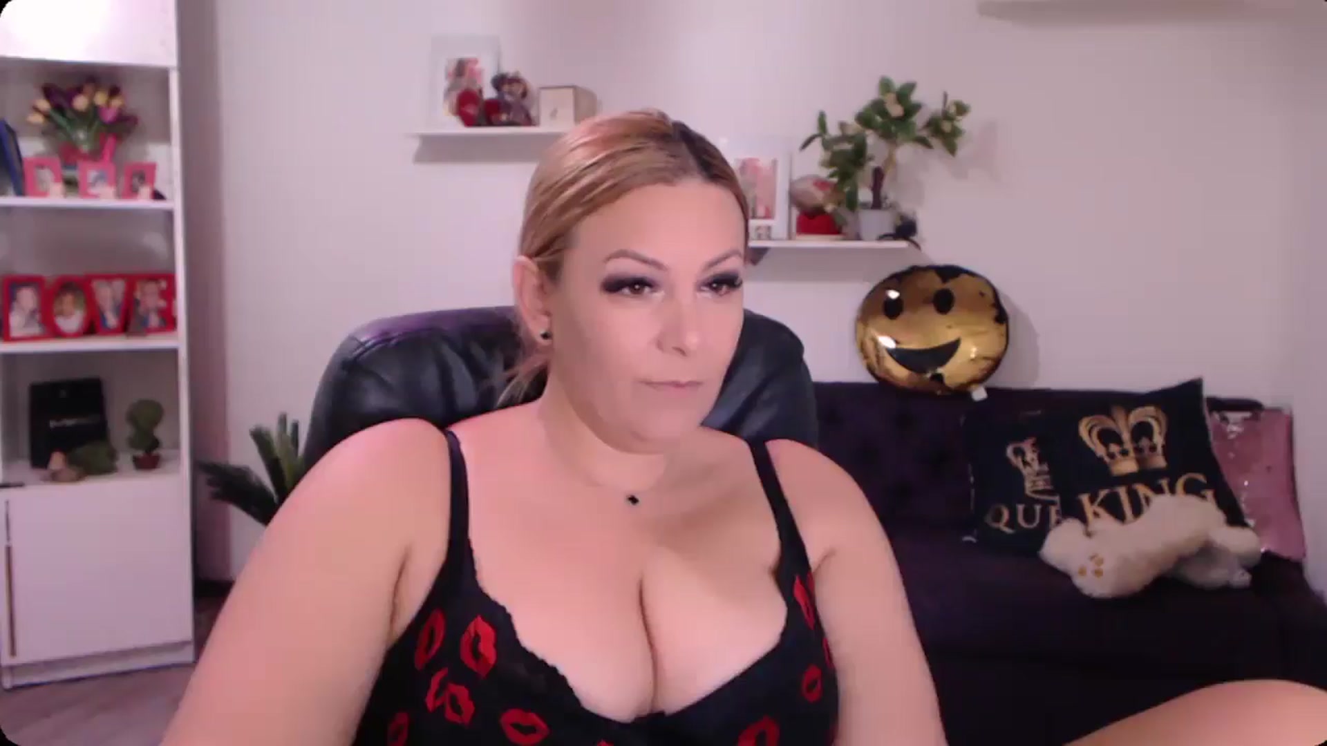 Gallery image thumbnail from A_baby_Boo's myfreecams stream on, 10/31/2024, 13:14 image 3 of 20