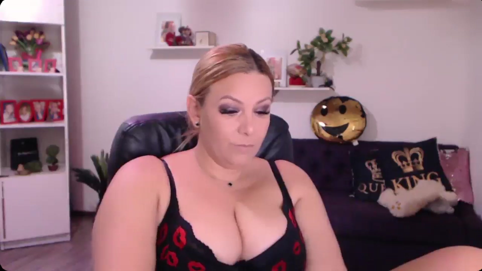 Gallery image thumbnail from A_baby_Boo's myfreecams stream on, 10/31/2024, 13:14 image 6 of 20