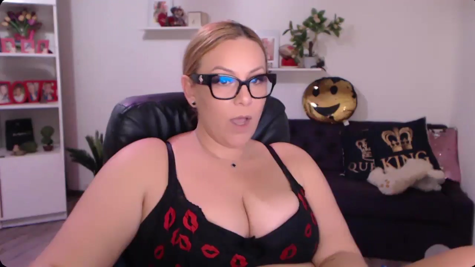 Gallery image thumbnail from A_baby_Boo's myfreecams stream on, 10/31/2024, 13:48 image 11 of 20
