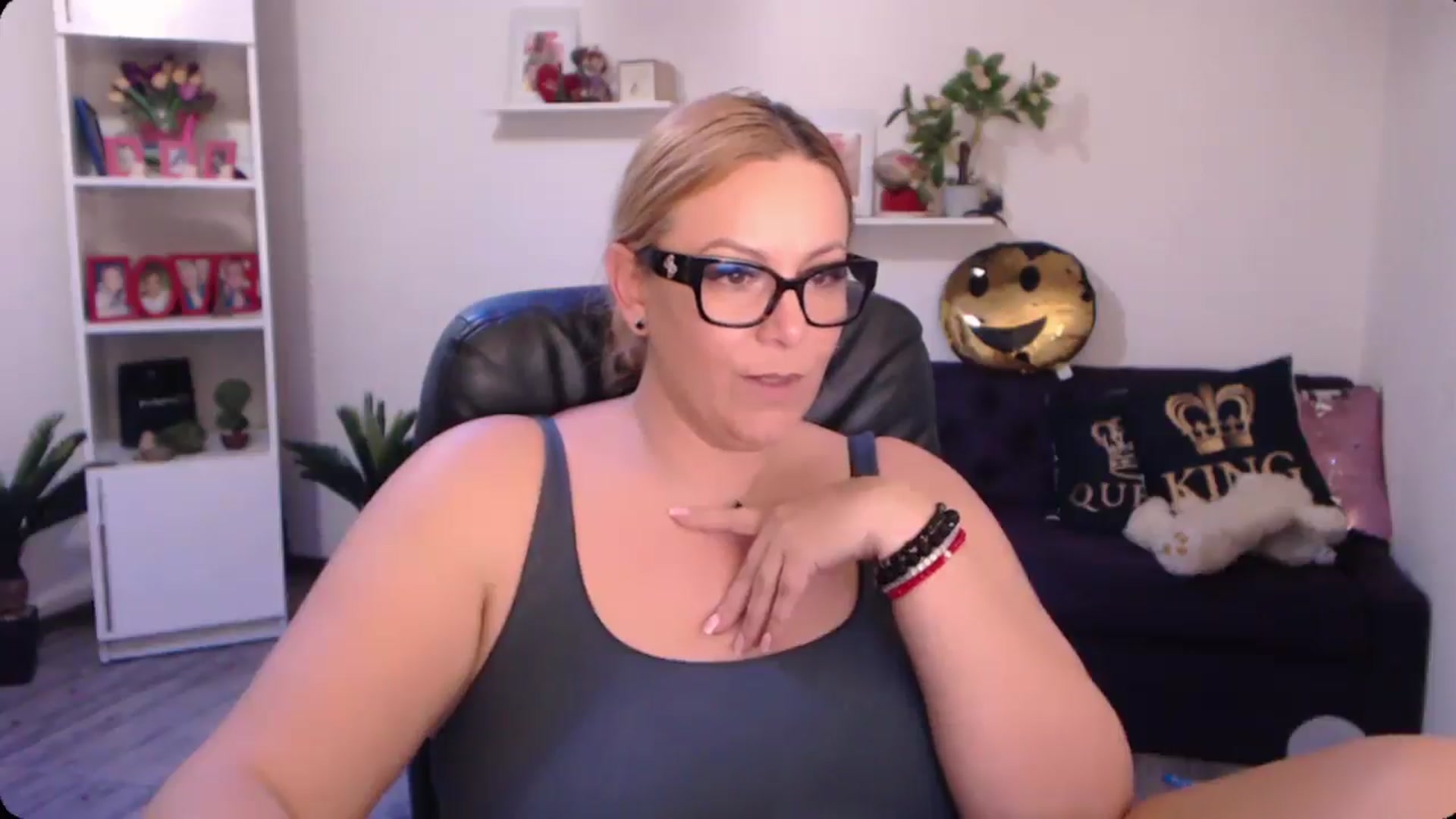 Gallery image thumbnail from A_baby_Boo's myfreecams stream on, 10/31/2024, 19:43 image 4 of 20