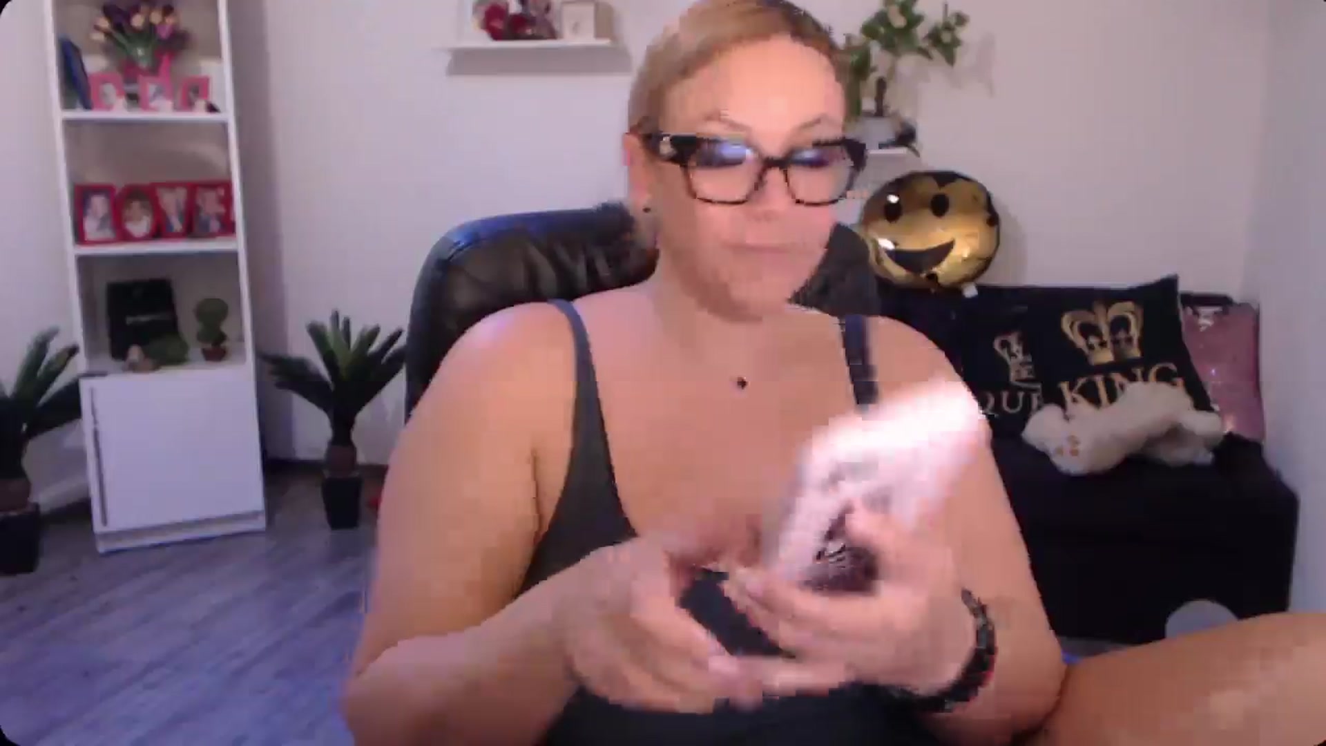 Gallery image thumbnail from A_baby_Boo's myfreecams stream on, 10/31/2024, 19:43 image 11 of 20