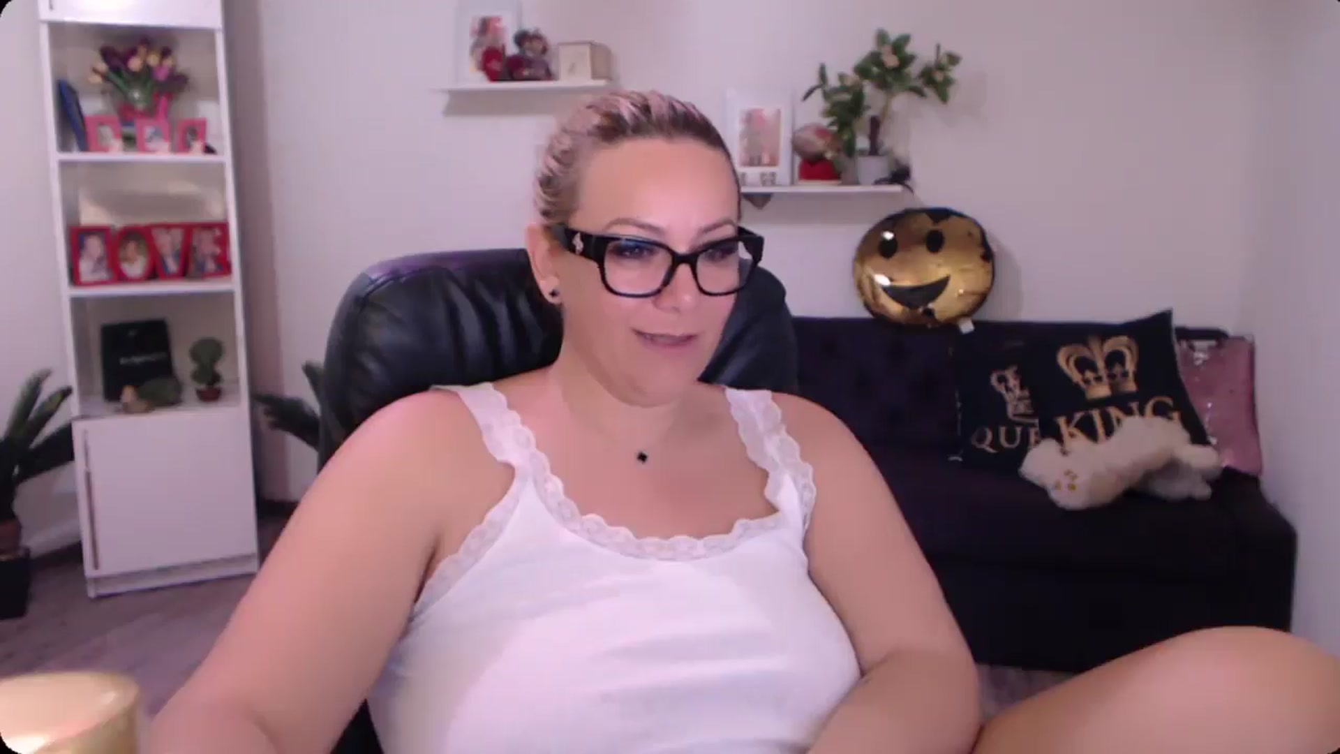 Gallery image thumbnail from A_baby_Boo's myfreecams stream on, 11/01/2024, 10:23 image 10 of 20