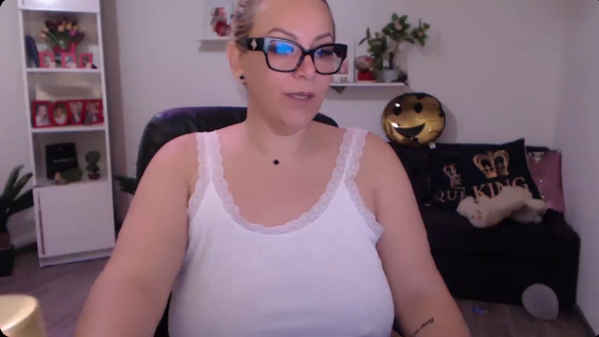 Gallery image thumbnail from A_baby_Boo's myfreecams stream on, 11/01/2024, 10:23 image 17 of 20