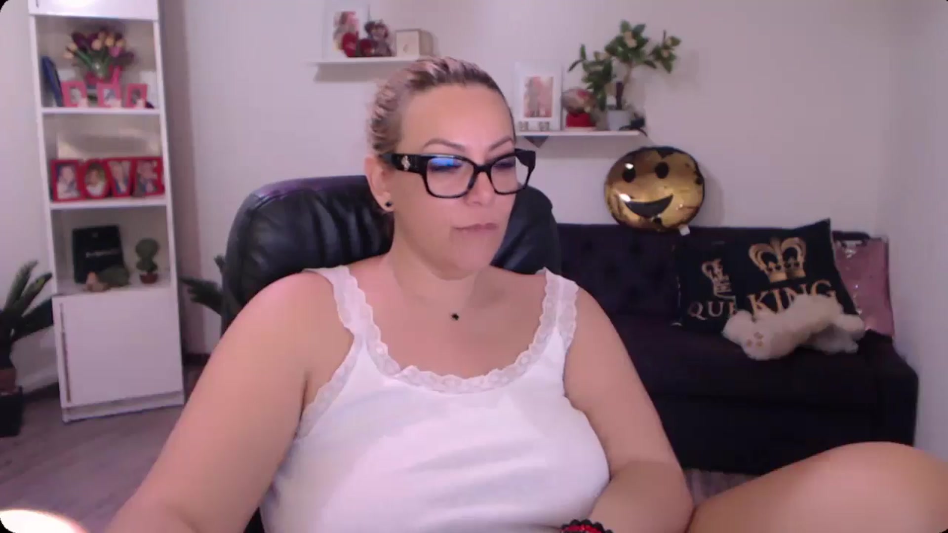 Gallery image thumbnail from A_baby_Boo's myfreecams stream on, 11/01/2024, 10:23 image 6 of 20