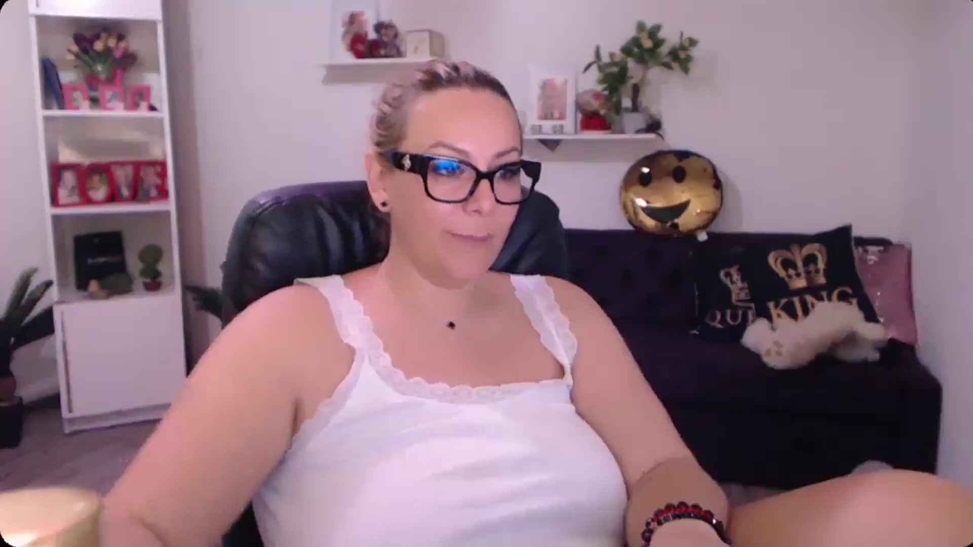 Gallery image thumbnail from A_baby_Boo's myfreecams stream on, 11/01/2024, 10:23 image 9 of 20