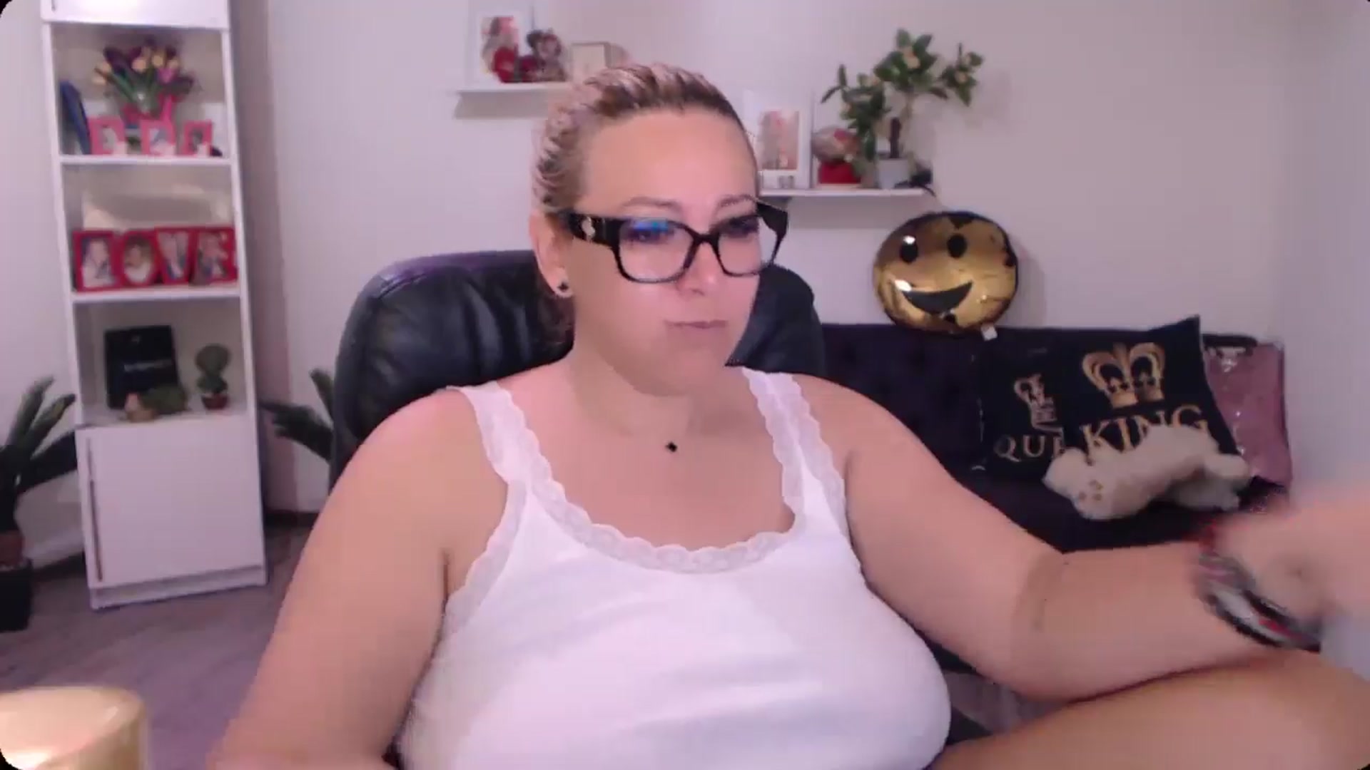 Gallery image thumbnail from A_baby_Boo's myfreecams stream on, 11/01/2024, 10:23 image 8 of 20