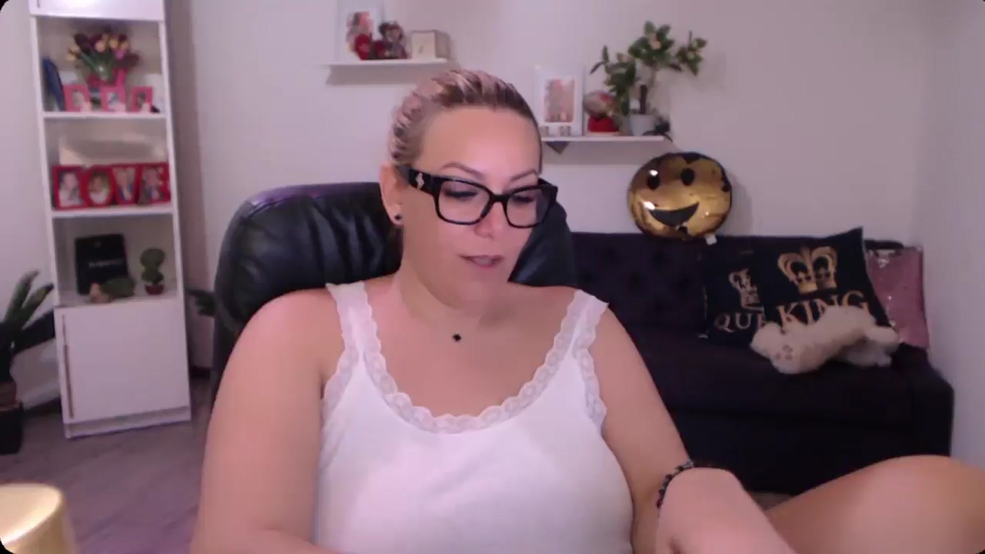 Gallery image thumbnail from A_baby_Boo's myfreecams stream on, 11/01/2024, 10:23 image 15 of 20