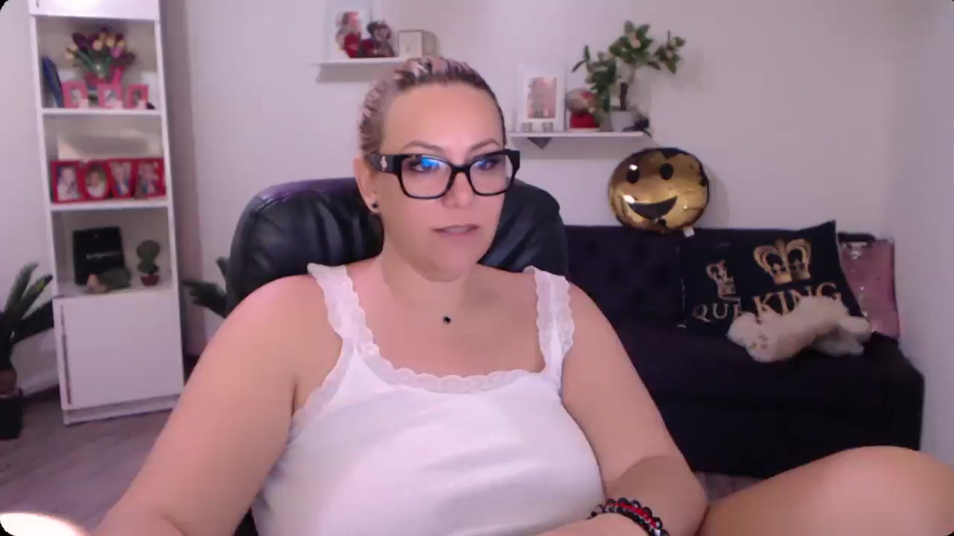 Gallery image thumbnail from A_baby_Boo's myfreecams stream on, 11/01/2024, 10:23 image 7 of 20