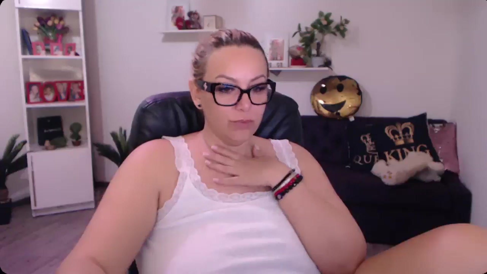 Gallery image thumbnail from A_baby_Boo's myfreecams stream on, 11/01/2024, 10:23 image 2 of 20