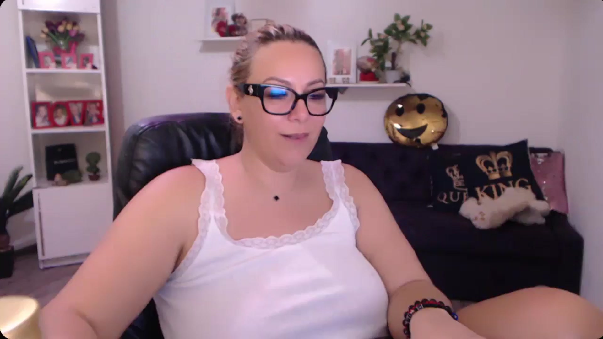 Gallery image thumbnail from A_baby_Boo's myfreecams stream on, 11/01/2024, 10:23 image 19 of 20