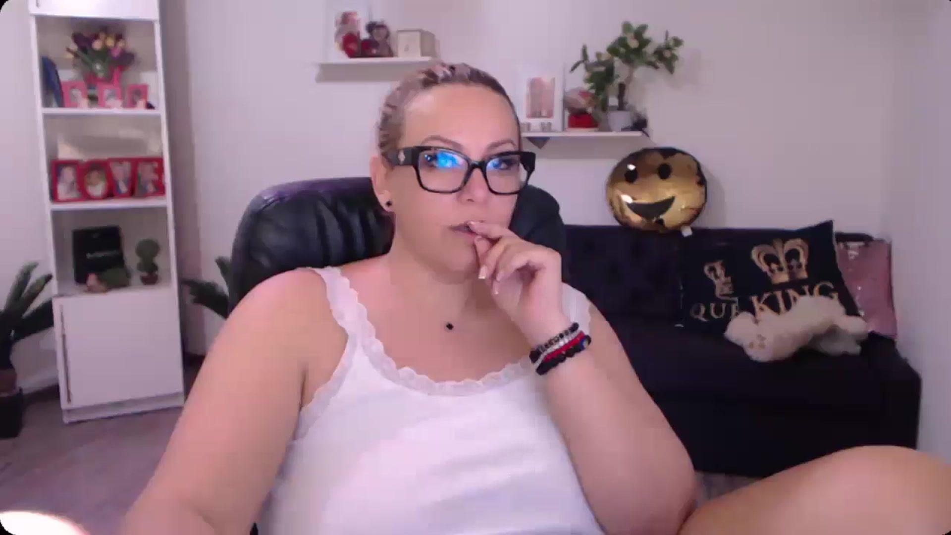 Gallery image thumbnail from A_baby_Boo's myfreecams stream on, 11/01/2024, 10:23 image 5 of 20