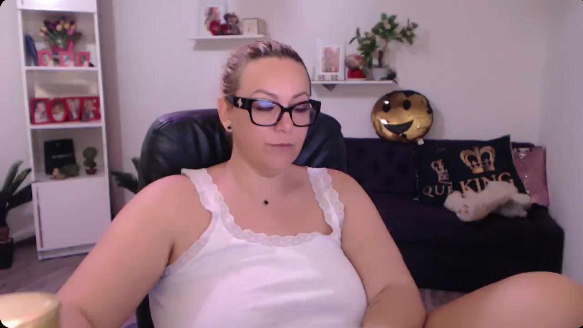 Gallery image thumbnail from A_baby_Boo's myfreecams stream on, 11/01/2024, 10:23 image 11 of 20