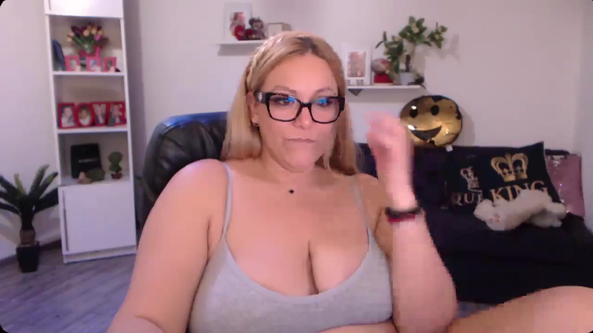 Gallery image thumbnail from A_baby_Boo's myfreecams stream on, 11/01/2024, 21:58 image 8 of 20