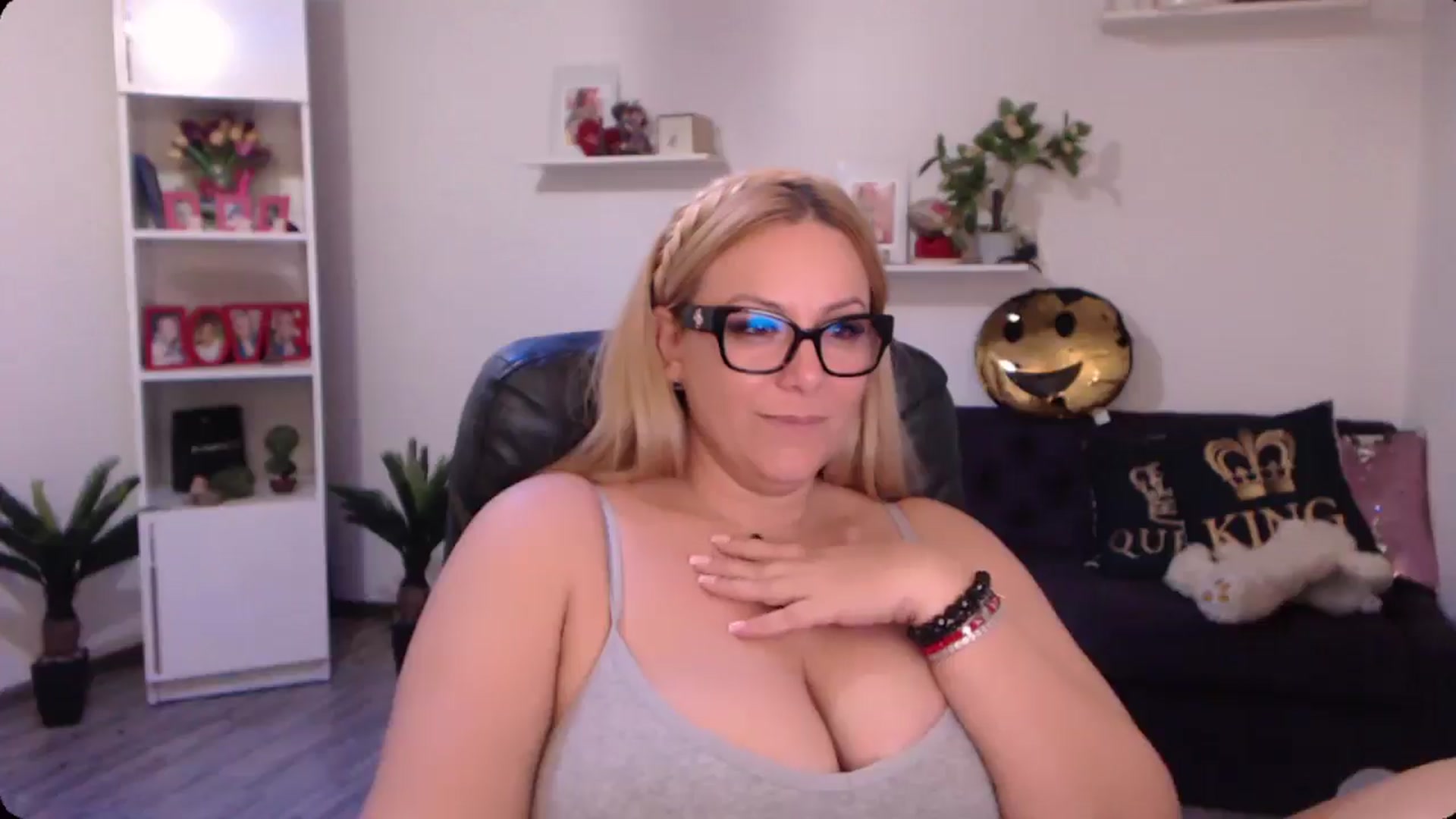 Gallery image thumbnail from A_baby_Boo's myfreecams stream on, 11/01/2024, 21:58 image 3 of 20