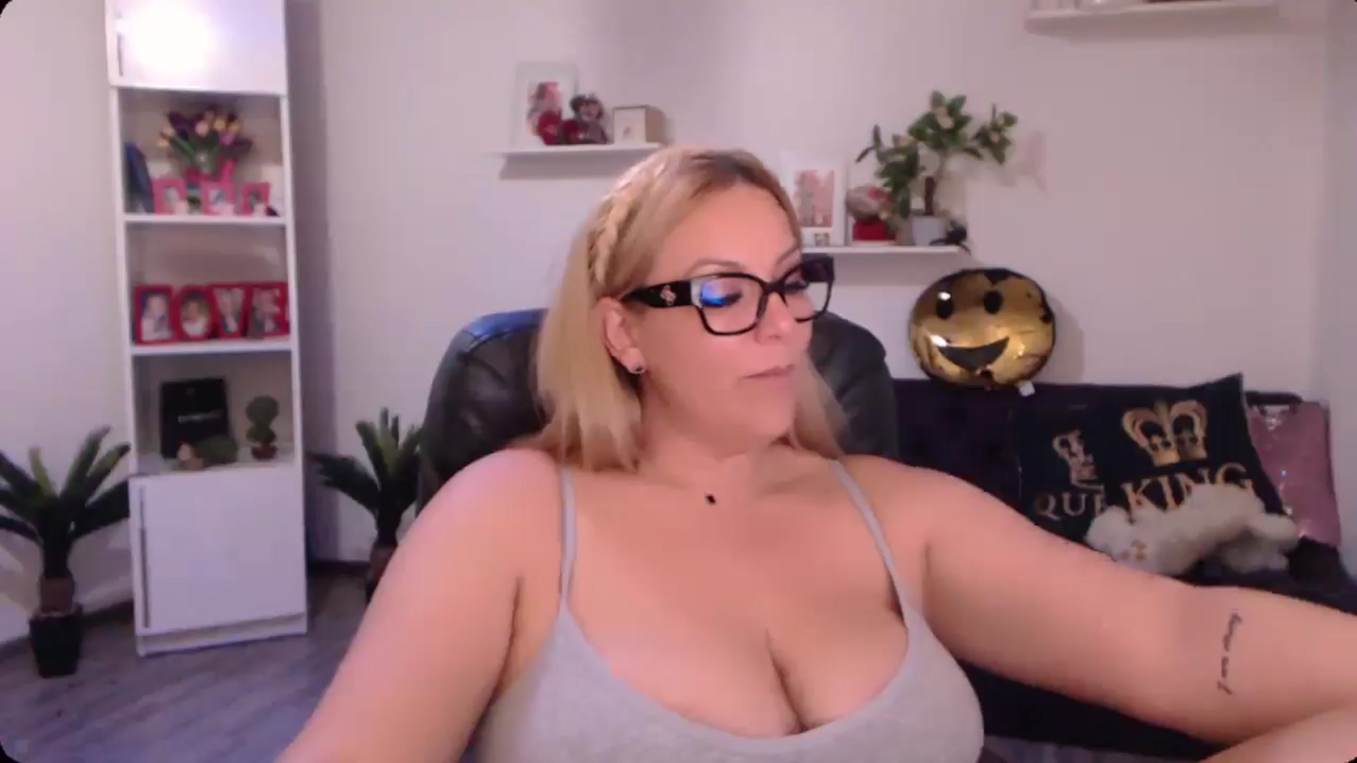 Gallery image thumbnail from A_baby_Boo's myfreecams stream on, 11/01/2024, 21:58 image 4 of 20