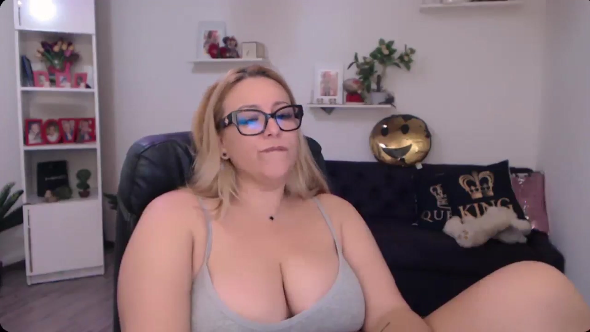 Gallery image thumbnail from A_baby_Boo's myfreecams stream on, 11/02/2024, 11:08 image 19 of 20