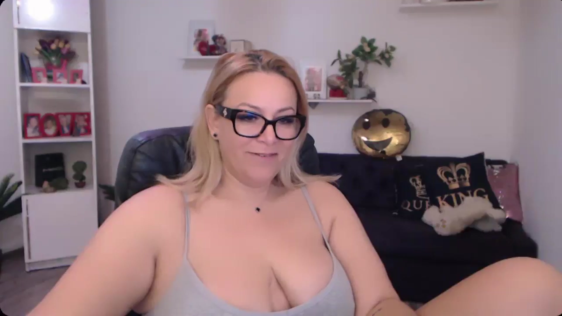 Gallery image thumbnail from A_baby_Boo's myfreecams stream on, 11/02/2024, 11:08 image 16 of 20