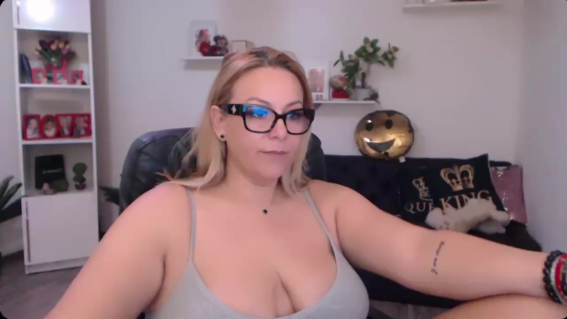 Gallery image thumbnail from A_baby_Boo's myfreecams stream on, 11/02/2024, 11:08 image 15 of 20