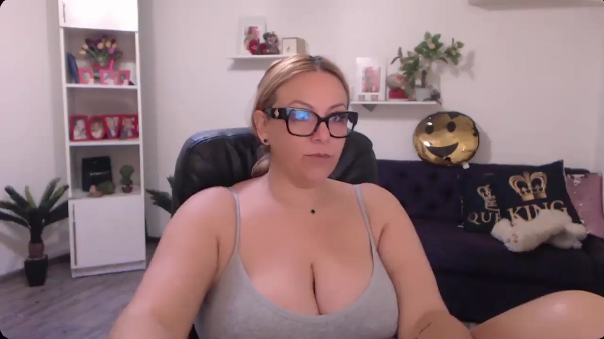 Gallery image thumbnail from A_baby_Boo's myfreecams stream on, 11/02/2024, 12:07 image 4 of 20