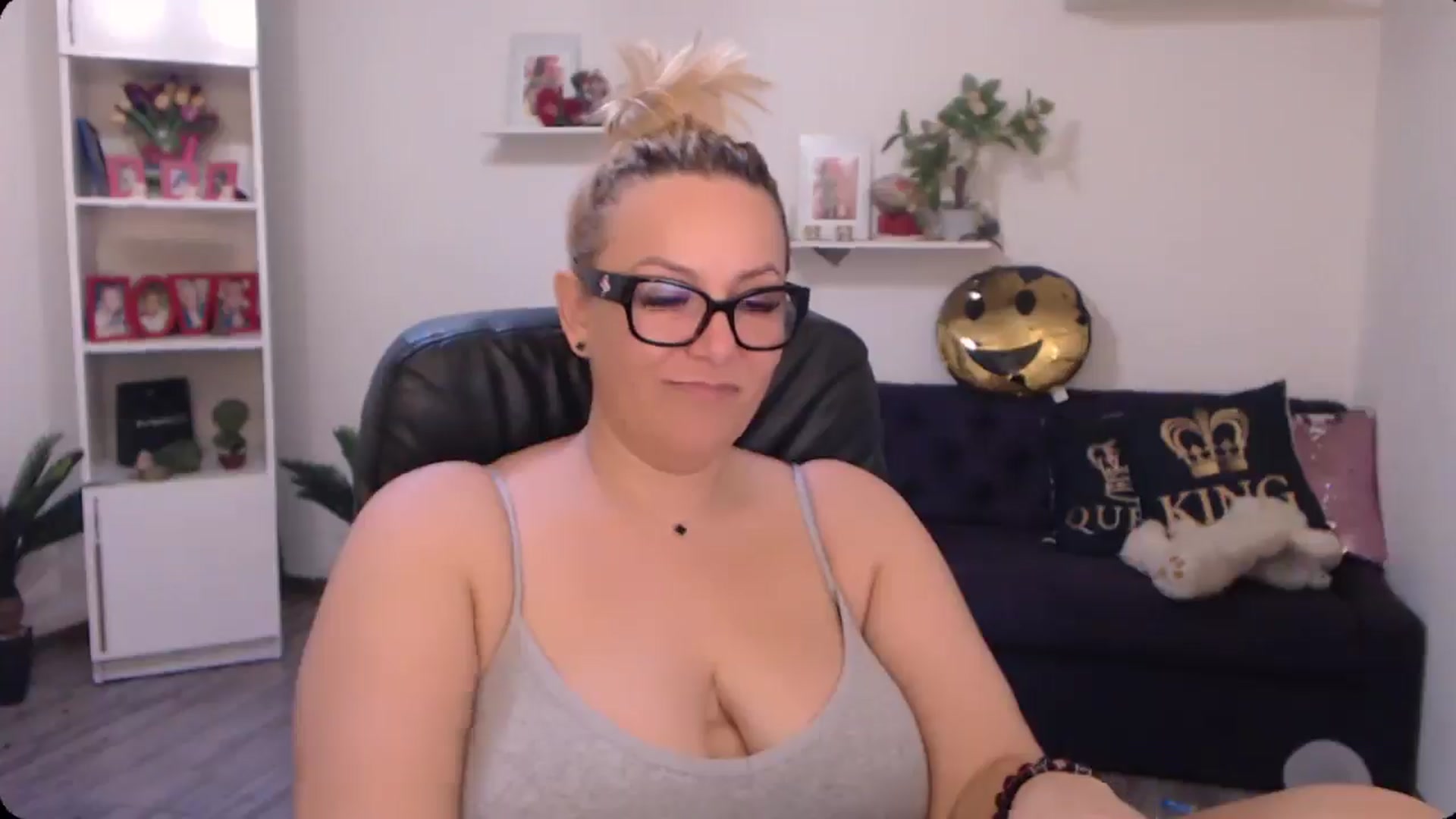 Gallery image thumbnail from A_baby_Boo's myfreecams stream on, 11/02/2024, 13:44 image 11 of 20