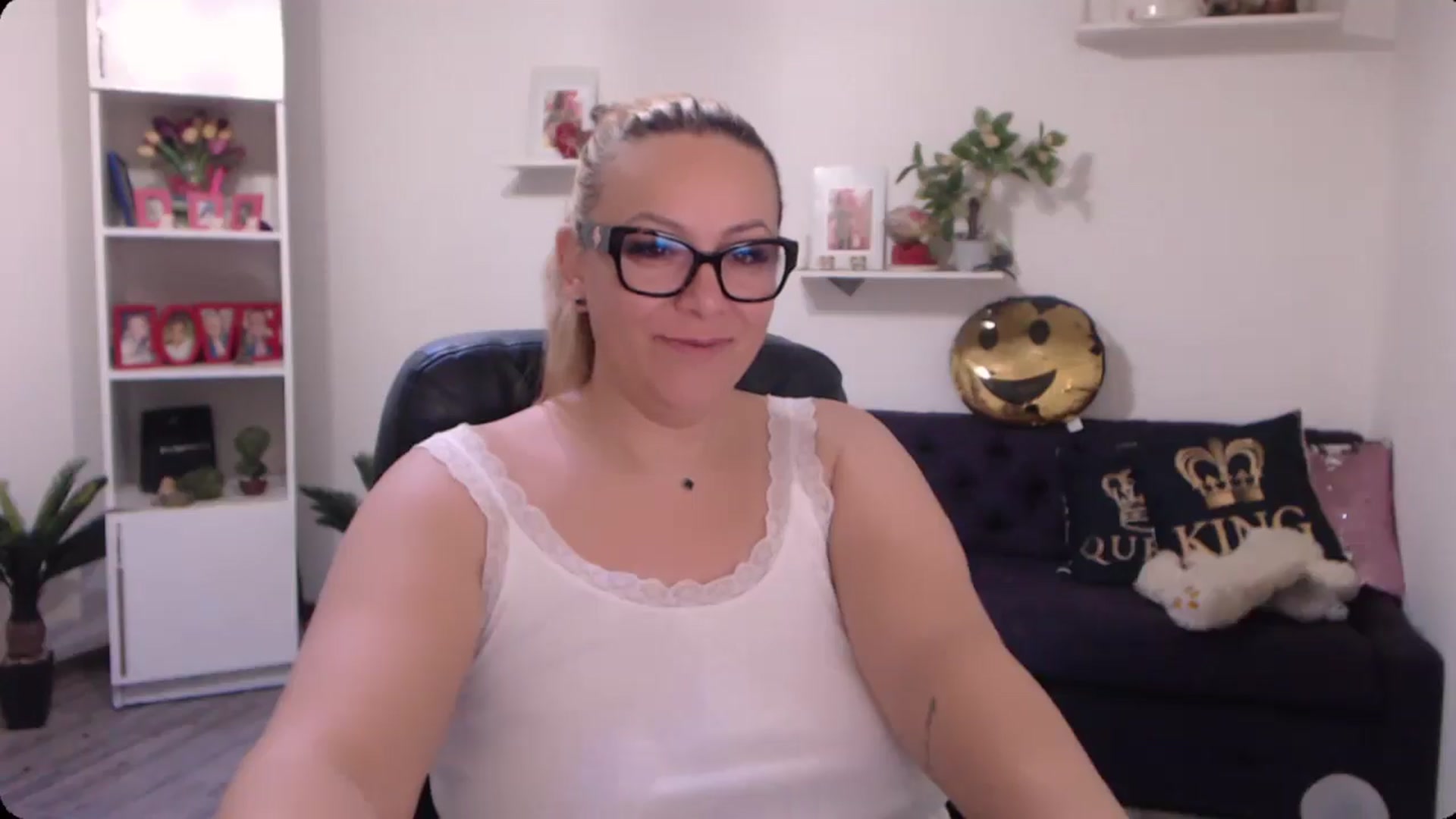 Gallery image thumbnail from A_baby_Boo's myfreecams stream on, 11/03/2024, 10:40 image 2 of 20
