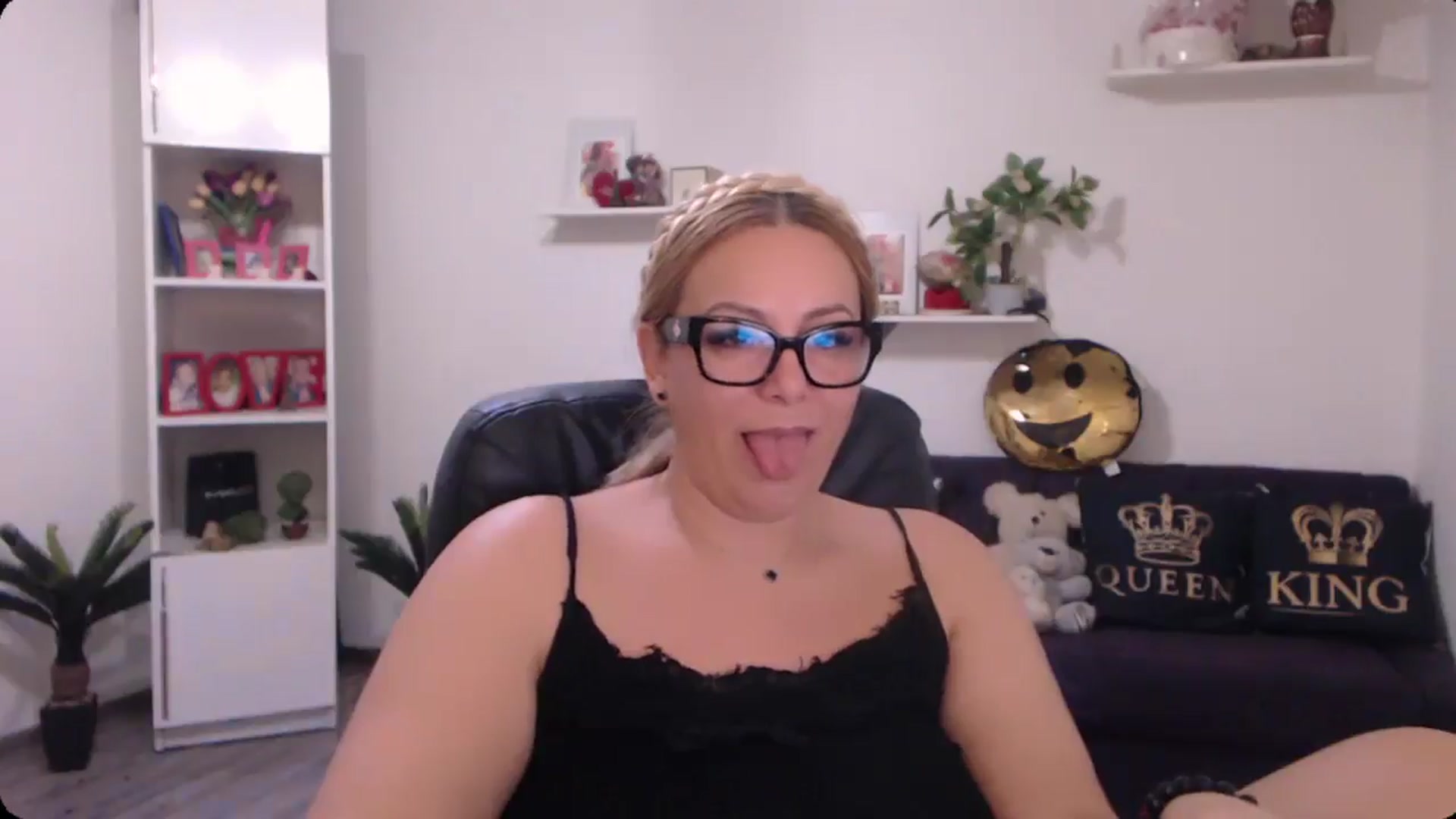 Gallery image thumbnail from A_baby_Boo's myfreecams stream on, 11/03/2024, 16:02 image 3 of 20